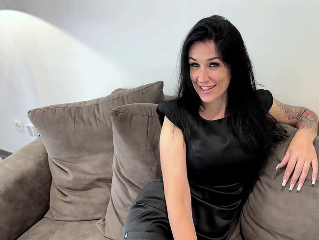 Meli Deluxe Porno Video: Deutsche Cumslut lut**ht schw**z hart