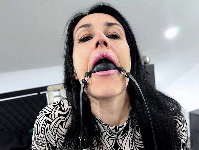 Meli Deluxe Porno Video: Jungschw**z-Alarm! Ich lass mich von dir dreckig benutzen – wi**s mit mir bis du fett abspri**t!